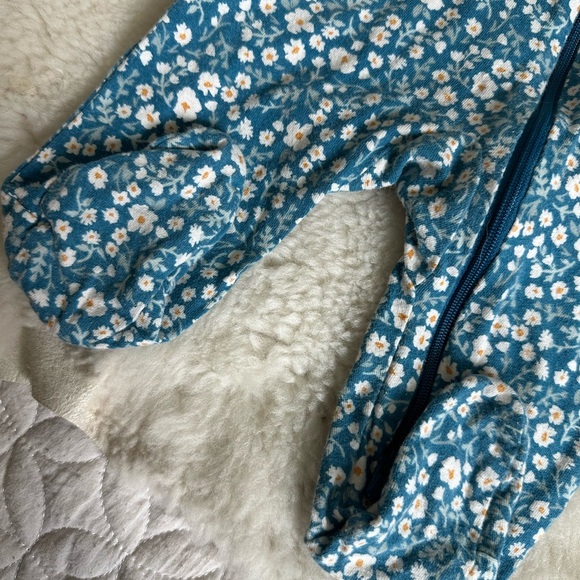 3M Carter’s footie zip pajamas, blue with white flowers - Picture 9 of 11